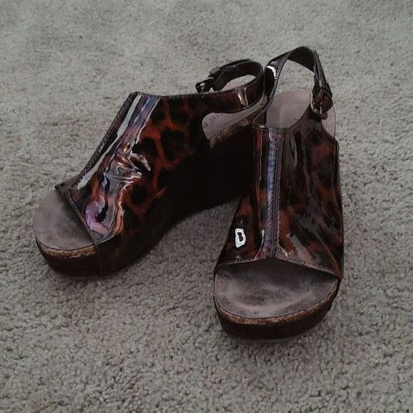 Pierre Dumas Brown Tortoise Hester Wedge Peep-Toe Sandal Sz 8 - Picture 1 of 9